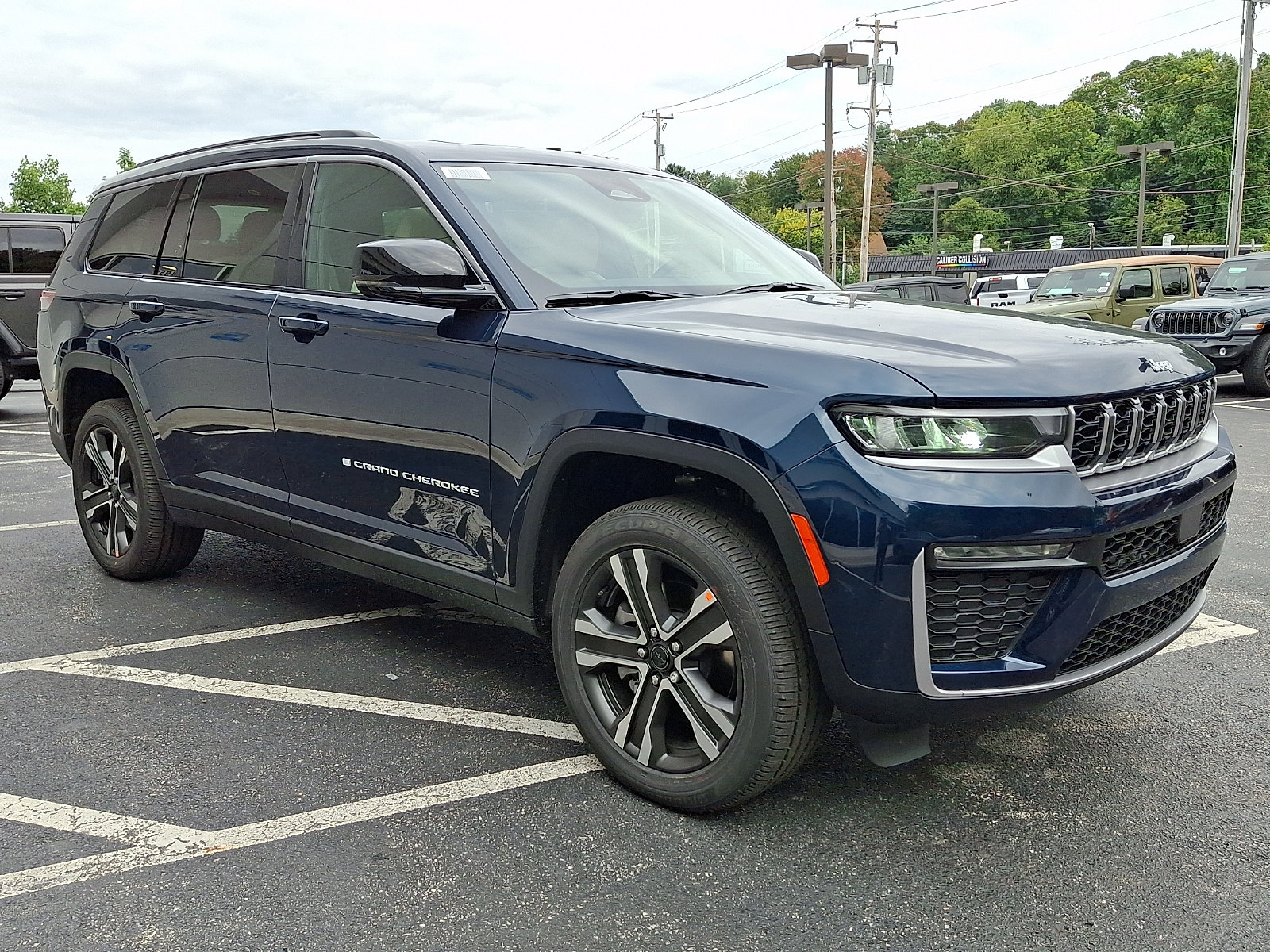 New 2027 Jeep Grand Cherokee L Limited AWD/4WD image 2