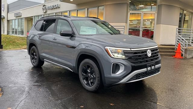 New 2026 Volkswagen Atlas Peak Edition image 3