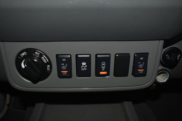 Used 2020 Nissan Frontier SV image 25