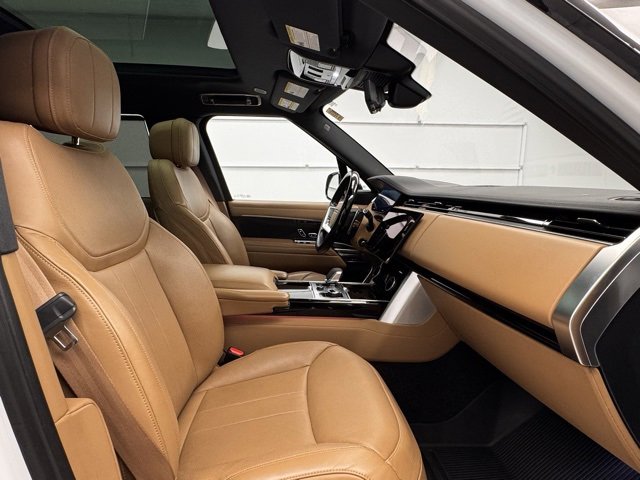 Used 2023 Land Rover Range Rover Long Wheelbase SE image 16