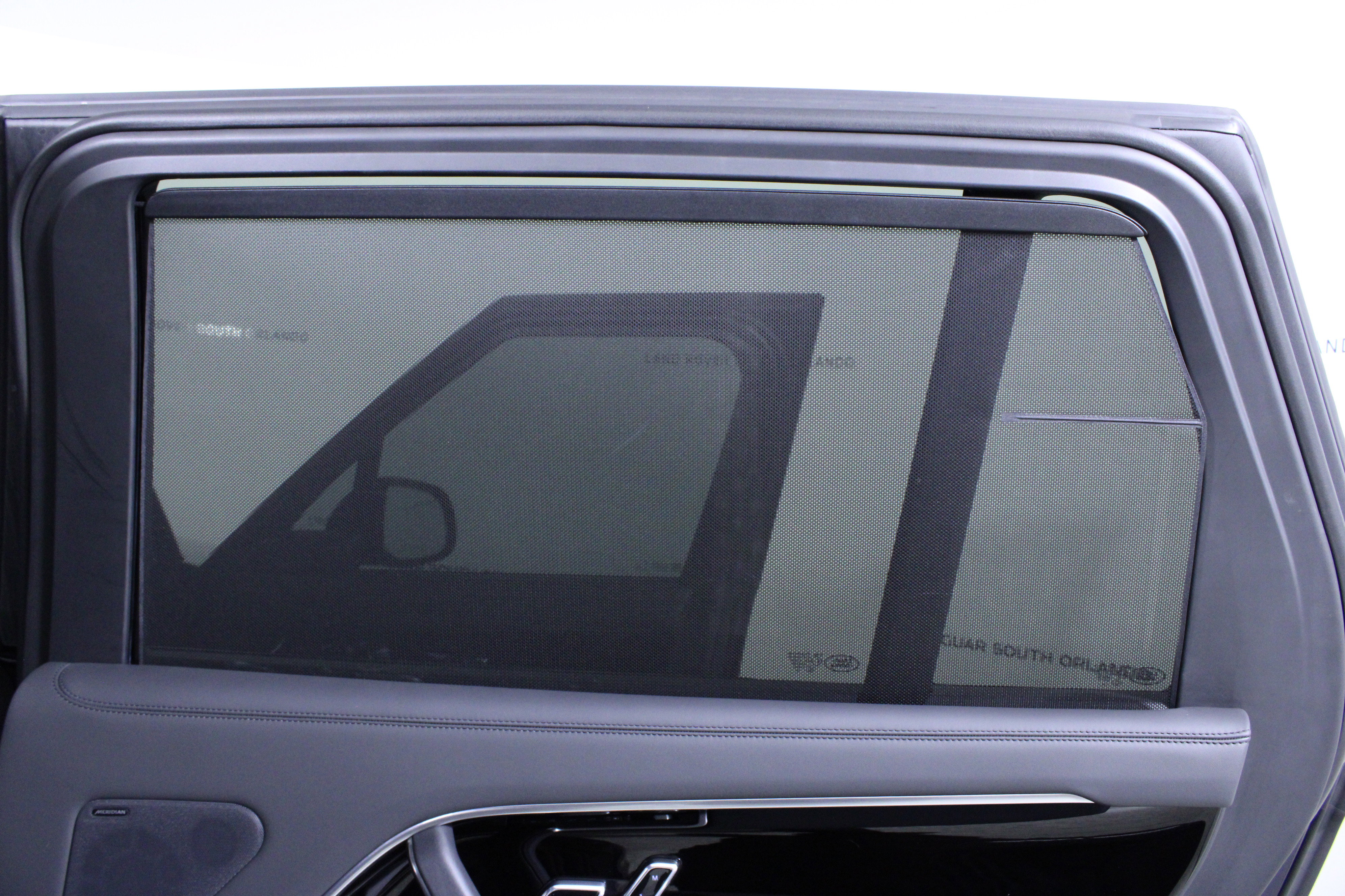 Used 2023 Land Rover Range Rover Long Wheelbase SE image 18