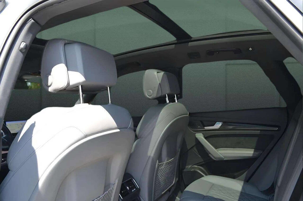 Used 2018 Audi SQ5 Premium Plus w/ Navigation Package image 21