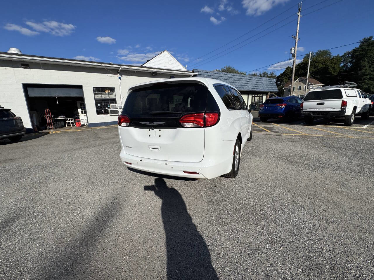 Used 2022 Chrysler Voyager LX image 13