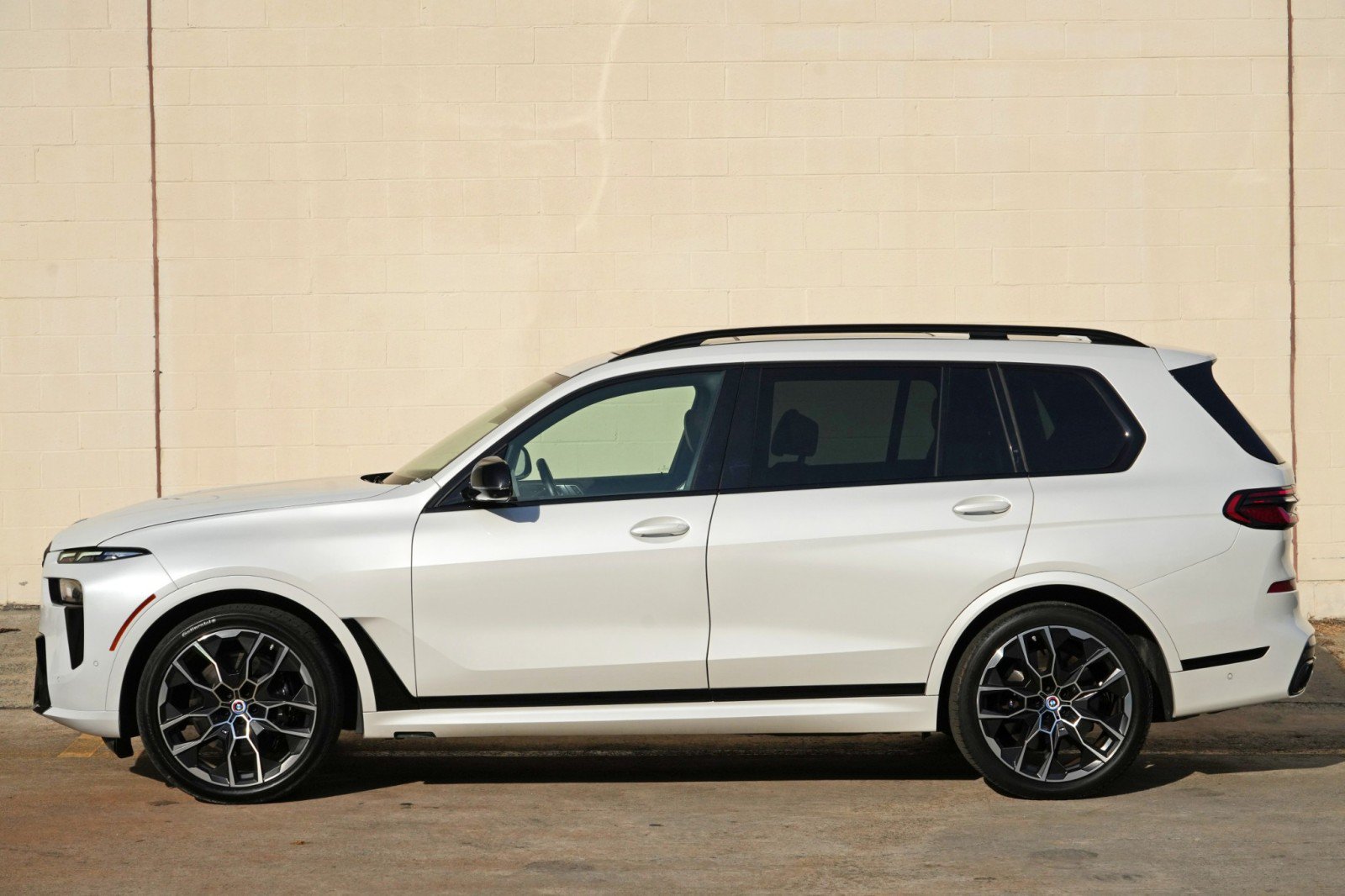 Used 2023 BMW X7 M60i w/ Climate Comfort Package AWD/4WD image 55