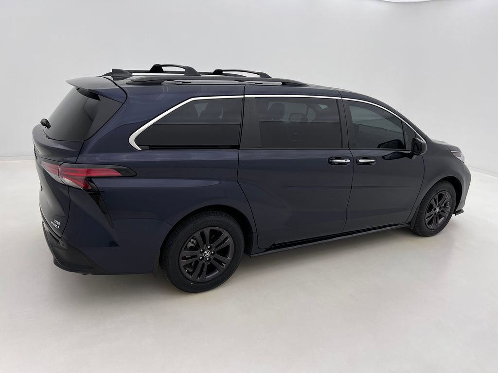Used 2024 Toyota Sienna XSE w/ XSE Plus Package image 10