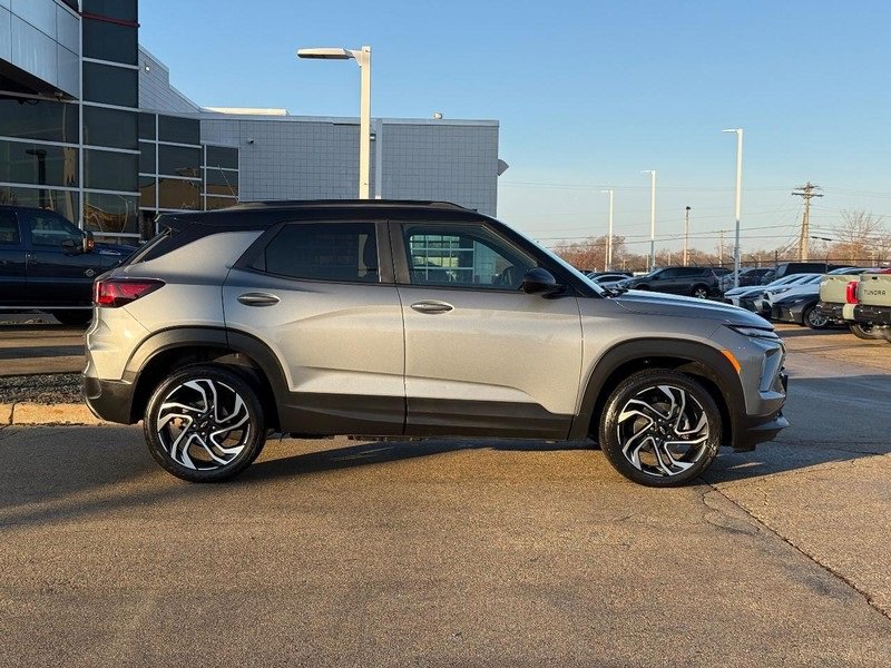 Used 2024 Chevrolet TrailBlazer RS w/ Convenience Package image 2