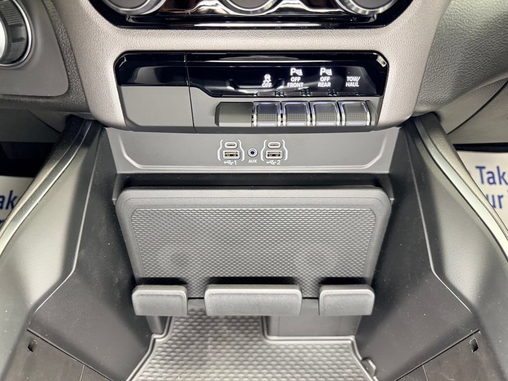 New 2026 RAM 1500 Express AWD/4WD image 14