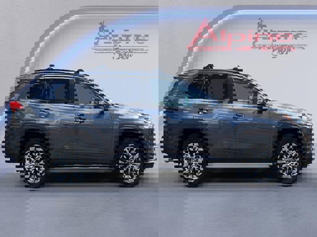 Used 2022 Toyota RAV4 XLE Premium image 6