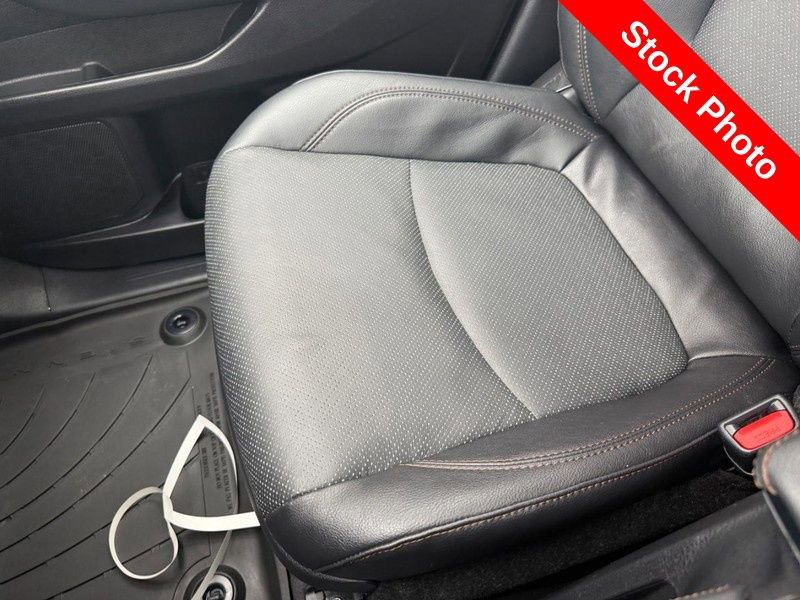 Used 2025 Toyota Sienna Platinum image 28