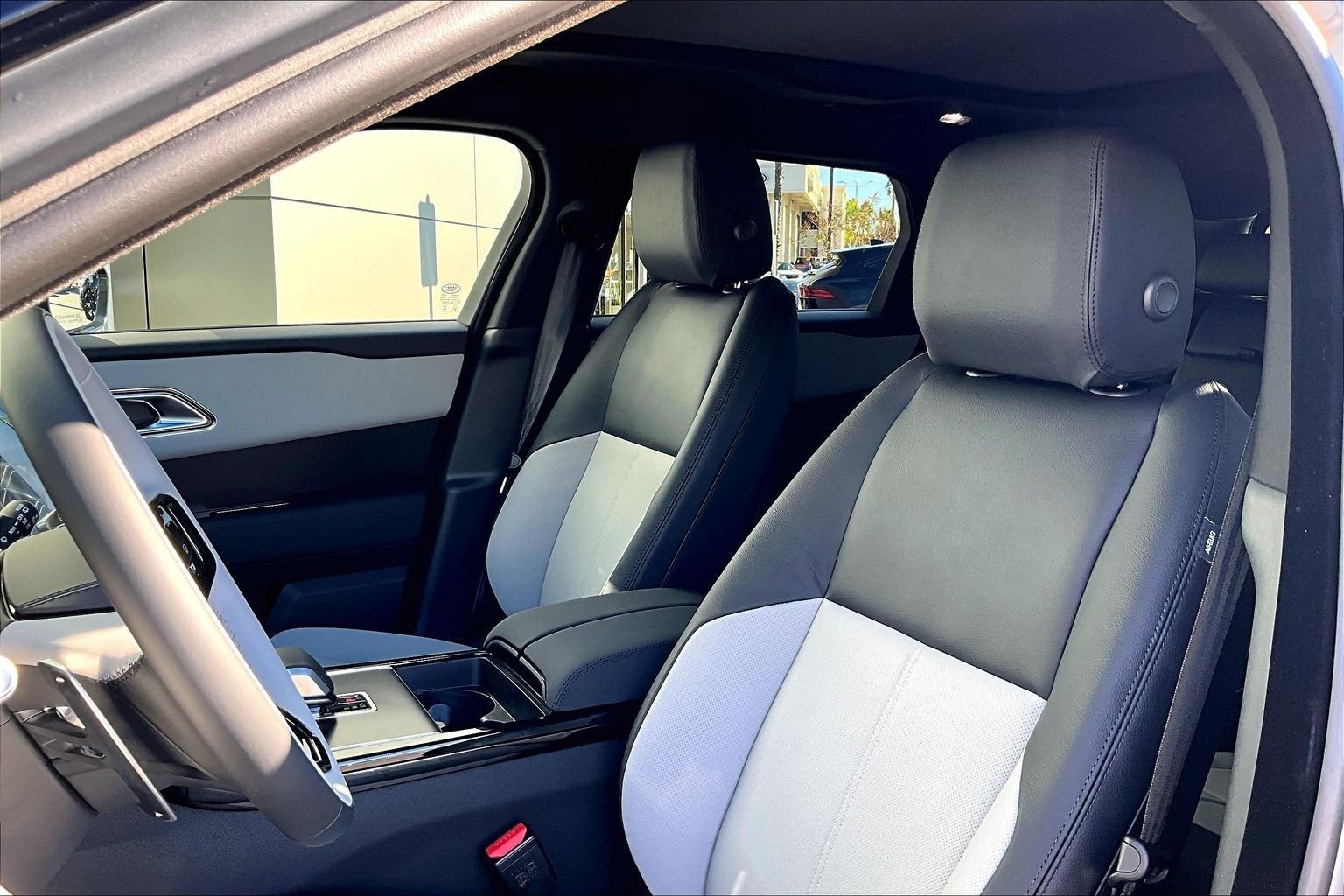 New 2026 Land Rover Range Rover Velar Dynamic SE image 9