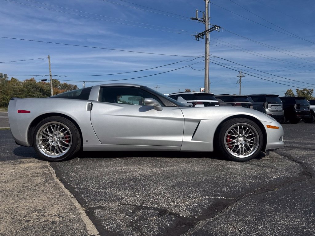 Used 2009 Chevrolet Corvette Coupe RWD image 2