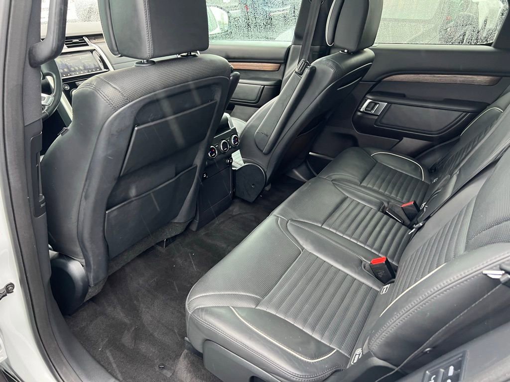 Used 2017 Land Rover Discovery HSE Luxury AWD/4WD image 16