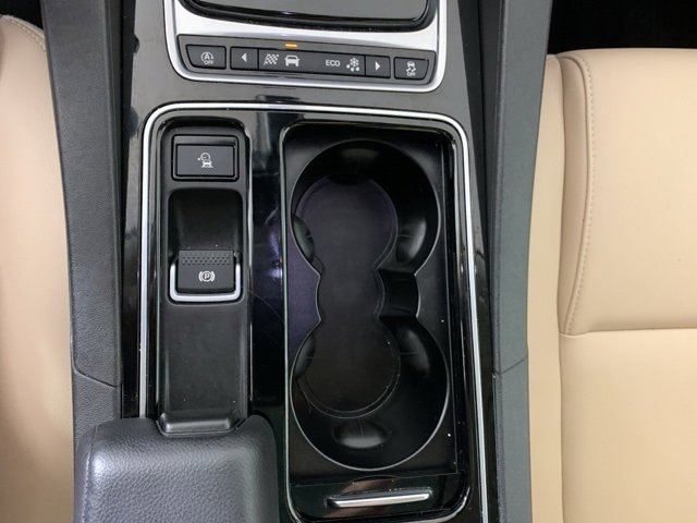 Used 2018 Jaguar F-PACE Premium image 25