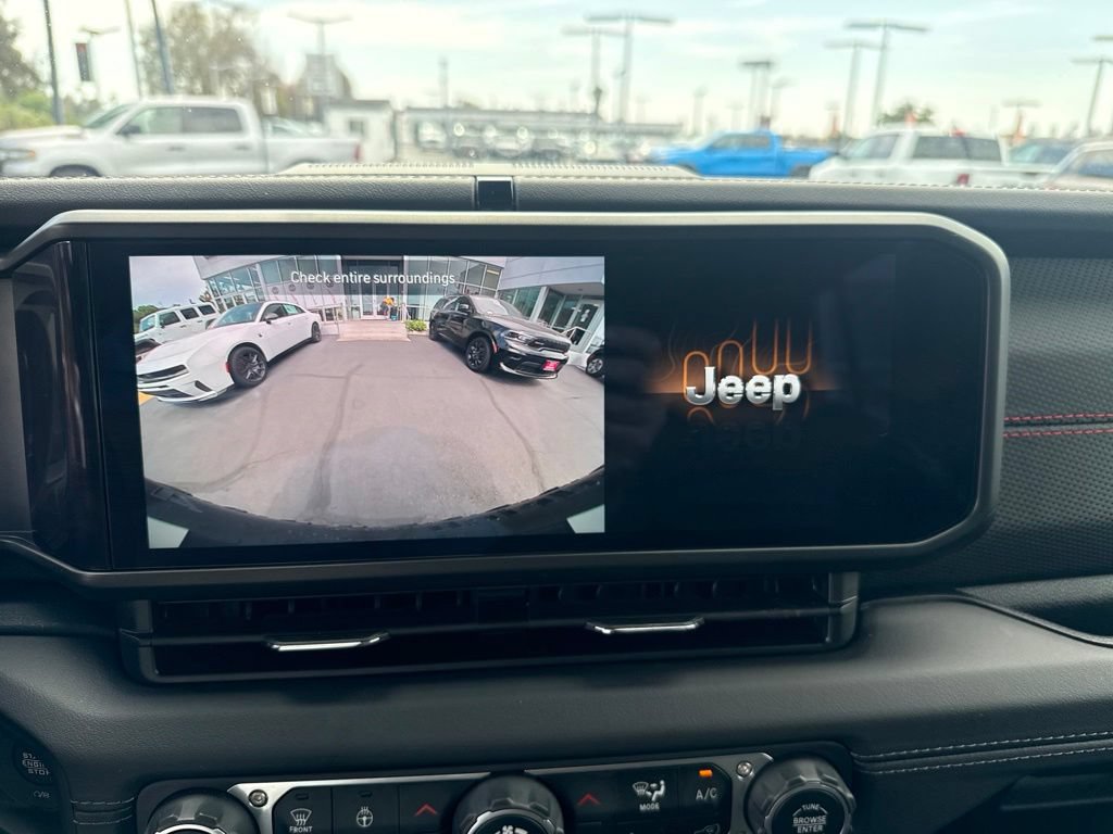 Used 2024 Jeep Wrangler Unlimited Rubicon w/ Convenience Group AWD/4WD image 21