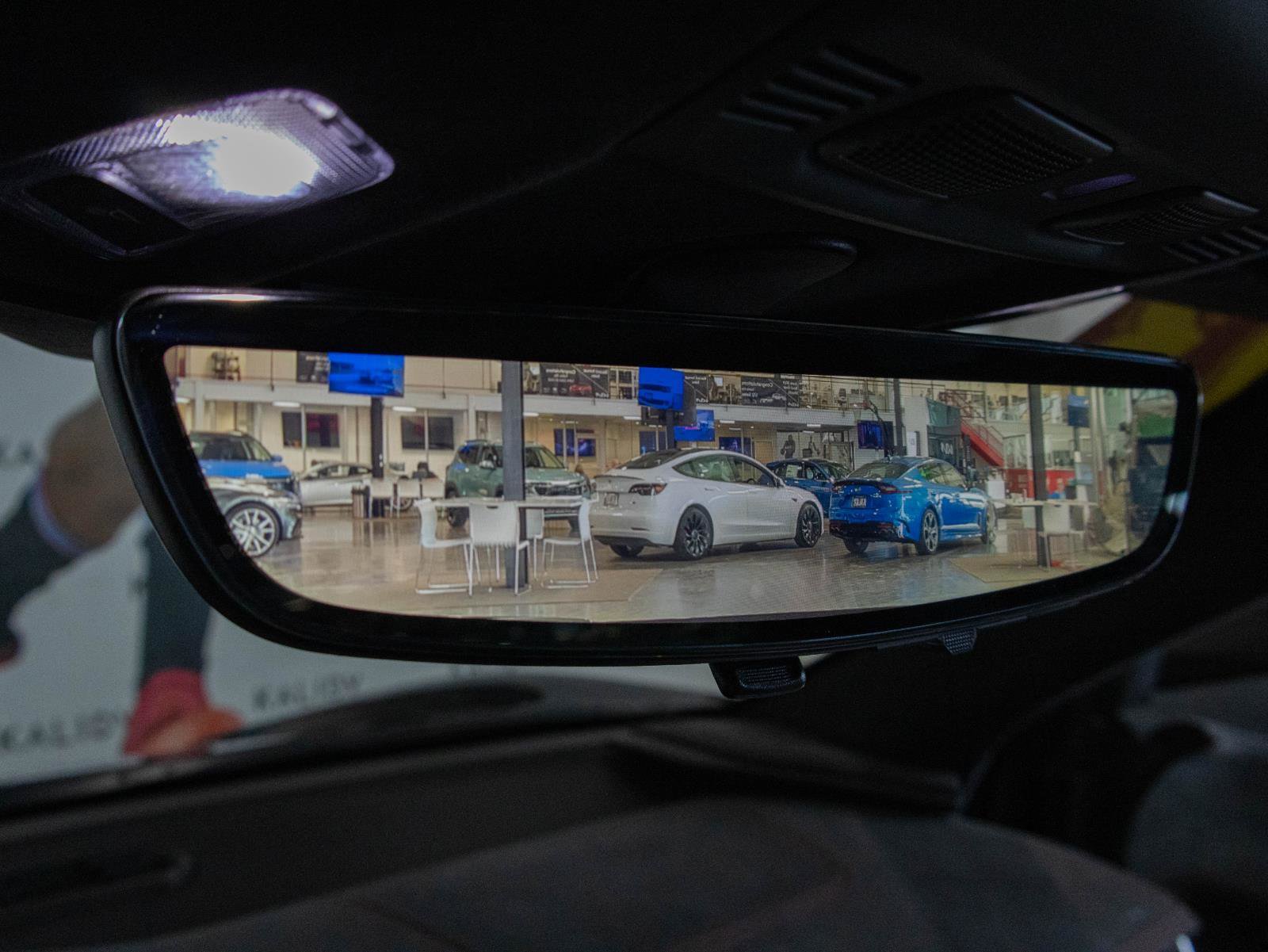 Used 2023 Chevrolet Corvette Stingray Premium Conv w/ Z51 Performance Package RWD image 12