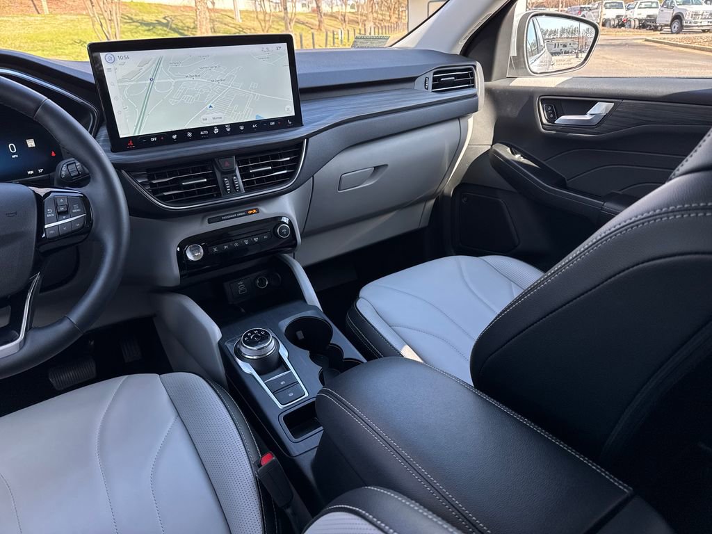 Used 2025 Ford Escape Platinum w/ Premium Technology Package image 30