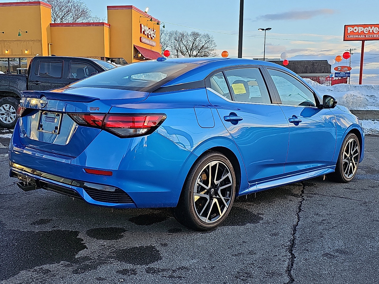 Used 2025 Nissan Sentra SR w/ SR Premium Package image 6