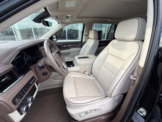 Used 2021 GMC Yukon Denali w/ Denali Premium Package AWD/4WD image 15