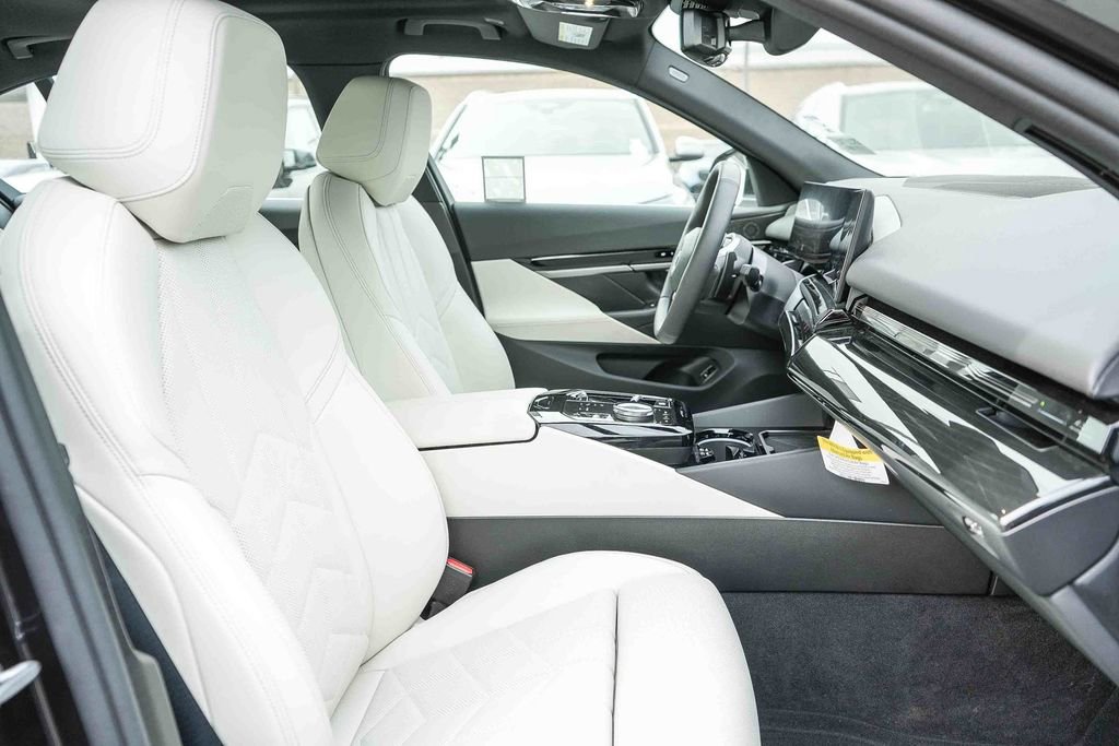 Used 2025 BMW 530i 530i w/ Premium Package image 17