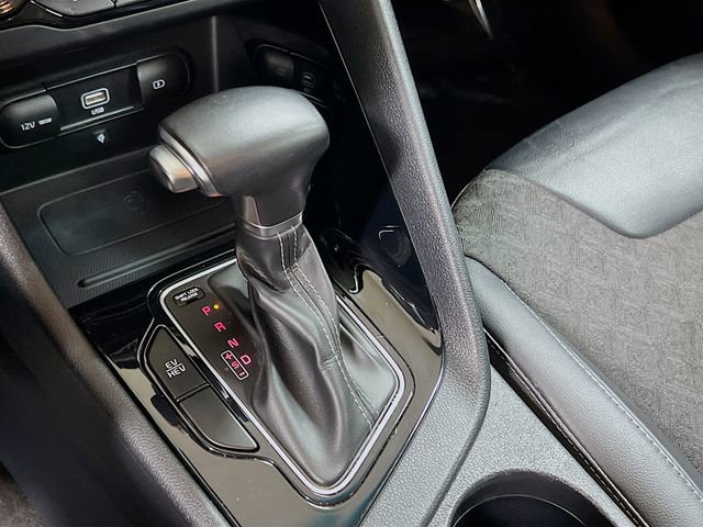 Certified 2022 Kia Niro EX image 16