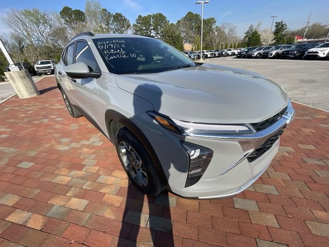 Used 2025 Chevrolet Trax LT w/ Driver Confidence Package image 22