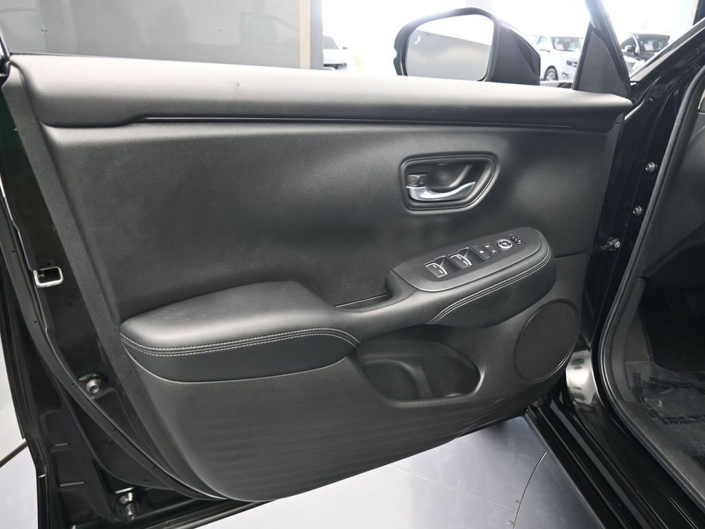 Used 2023 Honda HR-V EX-L image 17