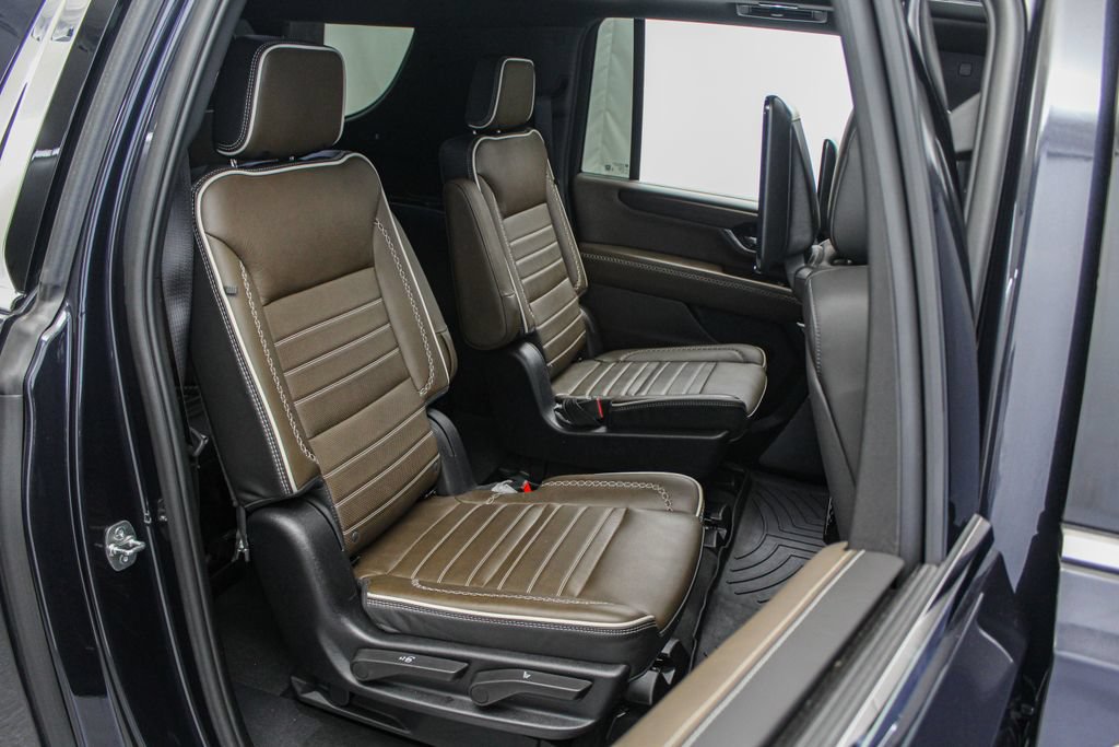 Used 2025 GMC Yukon XL Denali Ultimate AWD/4WD image 30