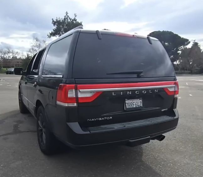 Used 2015 Lincoln Navigator image 17