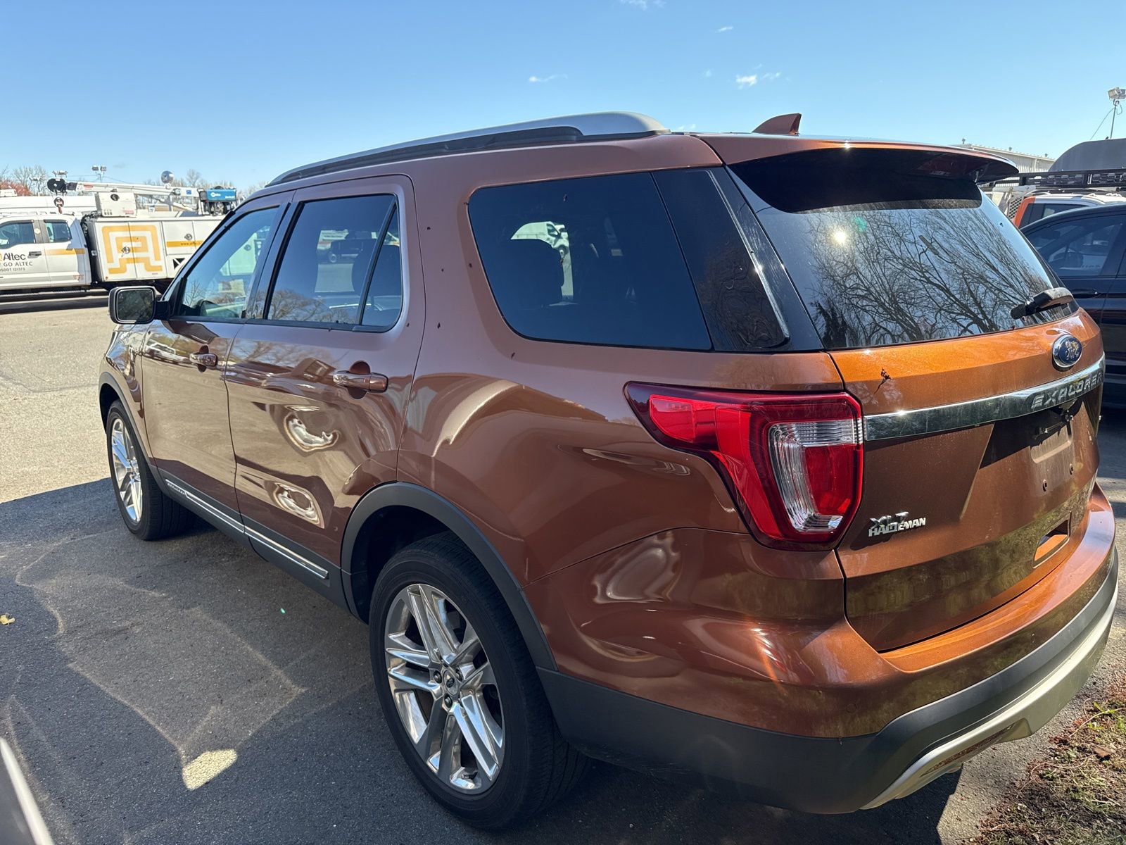 Used 2017 Ford Explorer XLT w/ Equipment Group 202A image 15