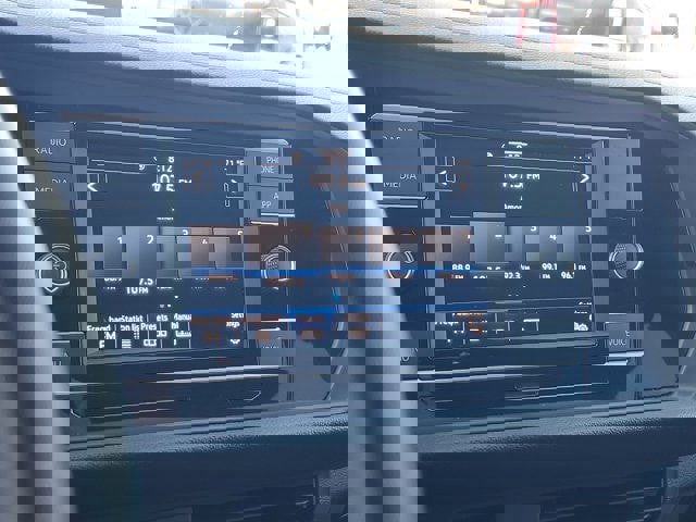 Used 2023 Volkswagen Jetta SE w/ Panoramic Sunroof Package image 23