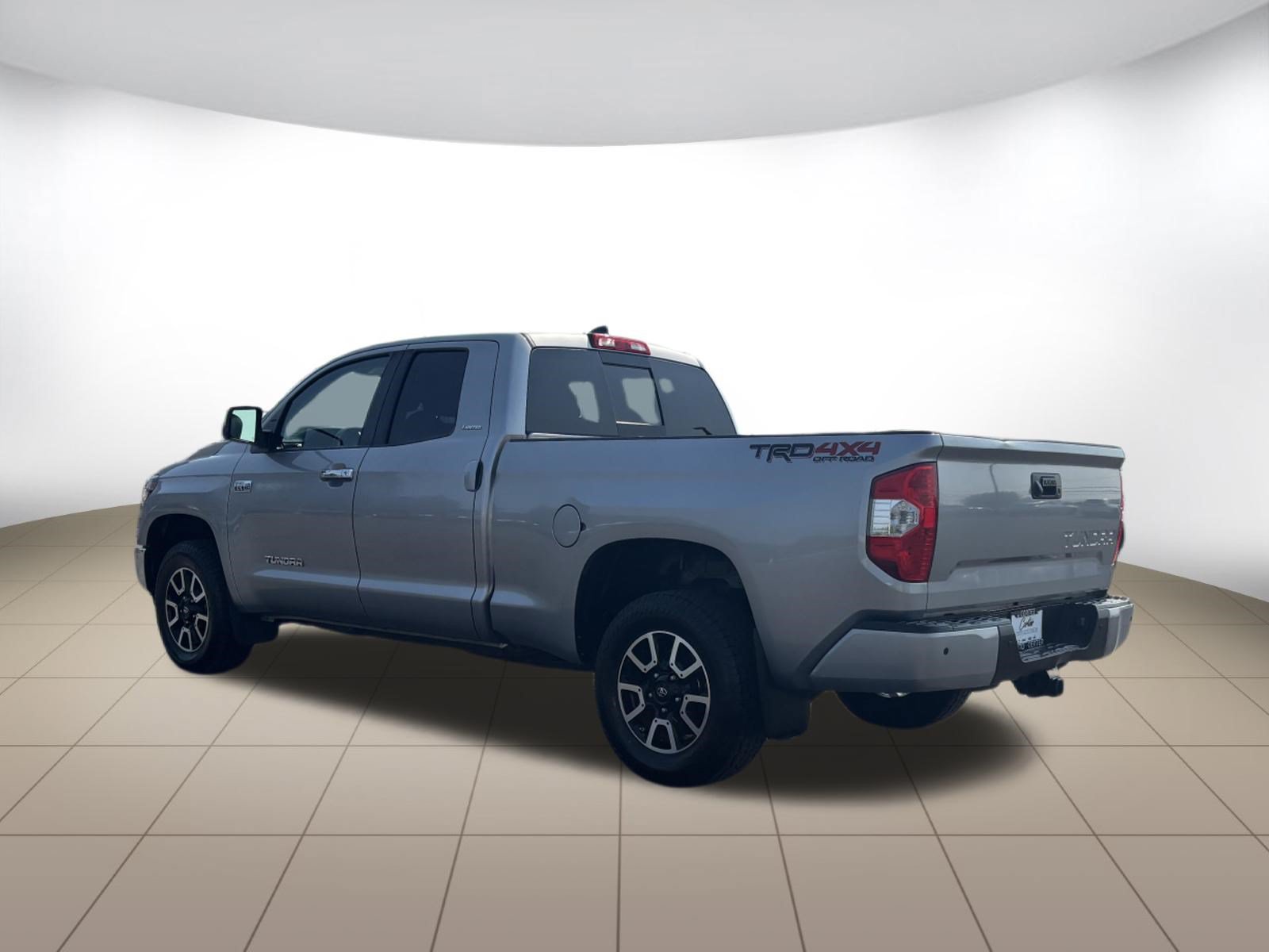 Used 2020 Toyota Tundra Limited w/ Limited Premium Package AWD/4WD image 5