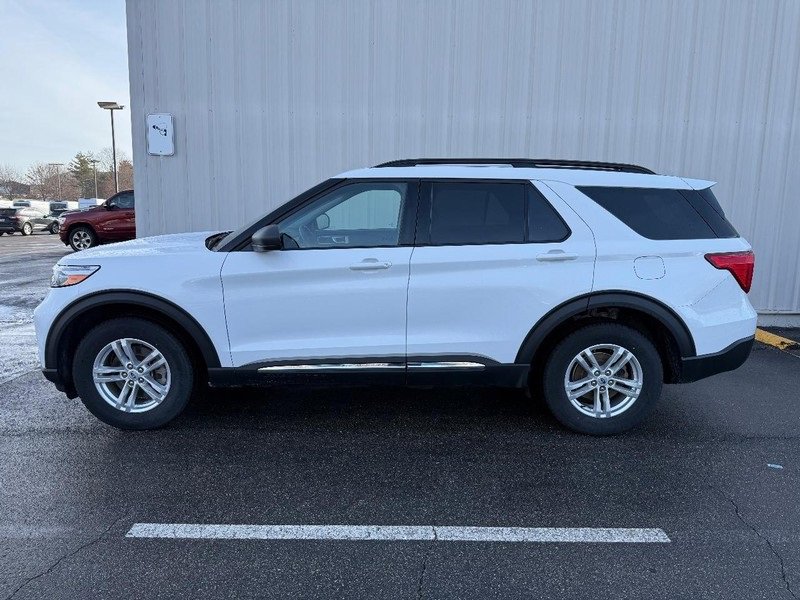 Certified 2023 Ford Explorer XLT image 2