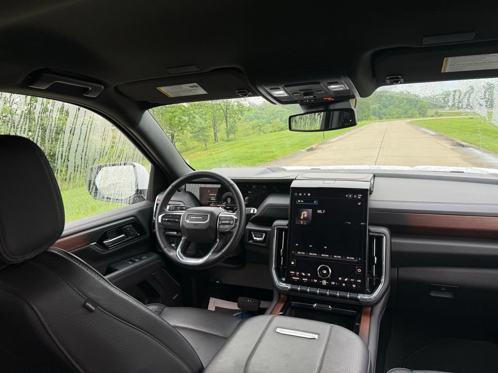 Used 2025 GMC Yukon XL Denali AWD/4WD image 20