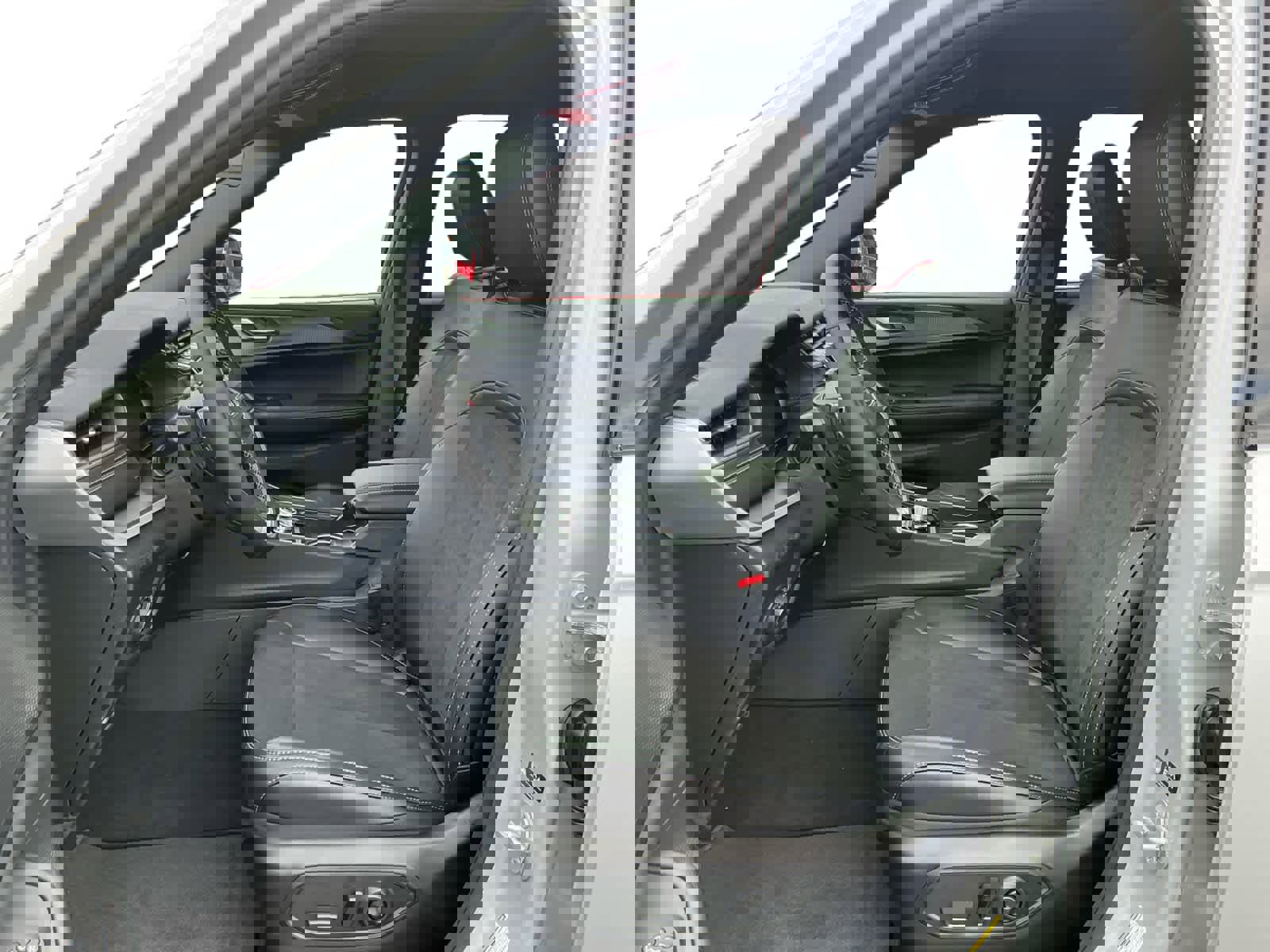 New 2025 Jeep Grand Cherokee Altitude image 10