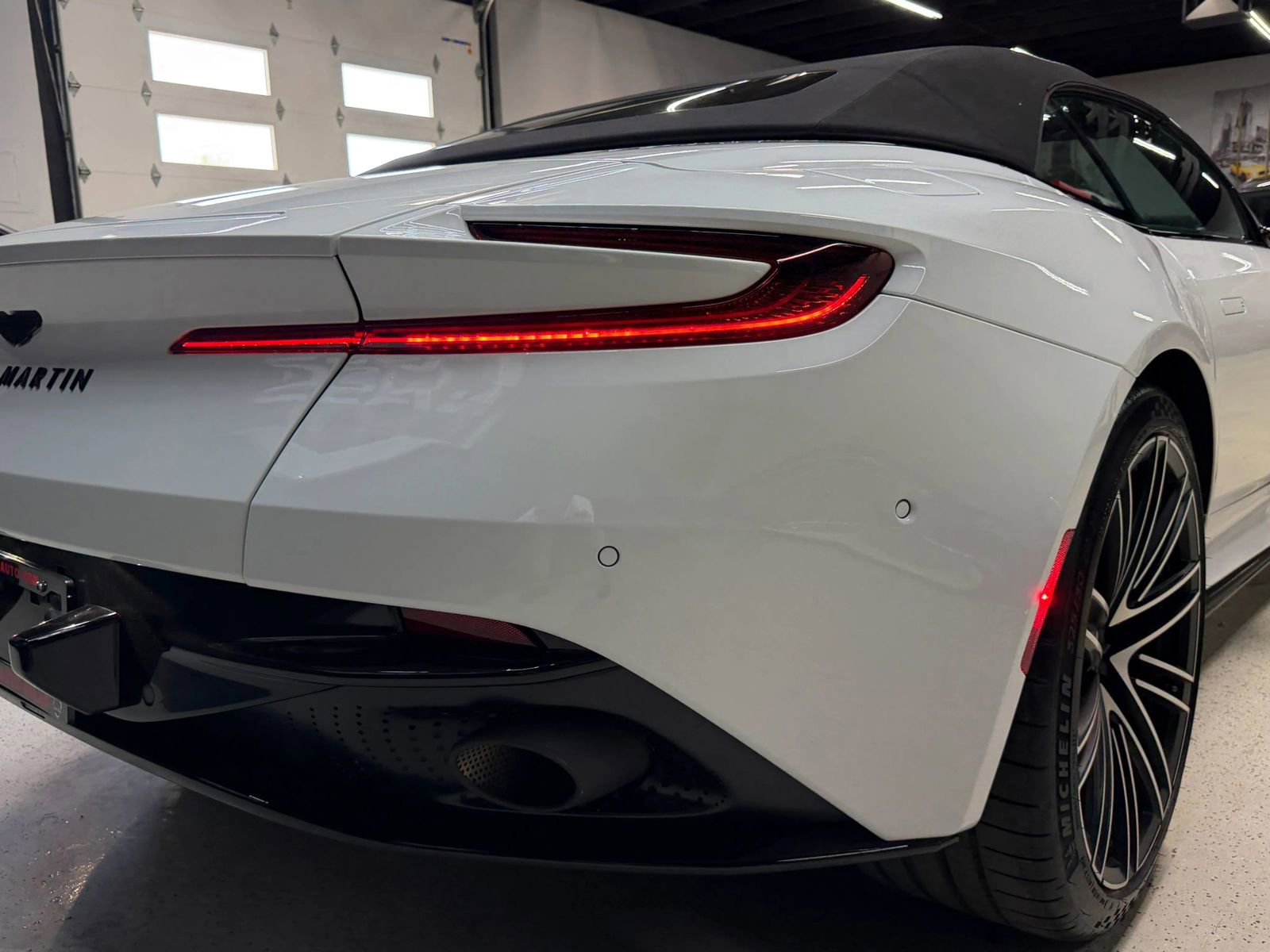 Used 2024 Aston Martin DB12 Convertible RWD image 33
