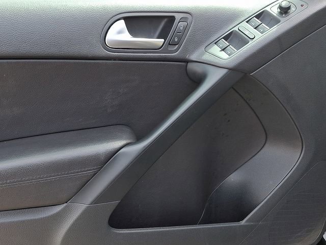 Used 2016 Volkswagen Tiguan S image 17