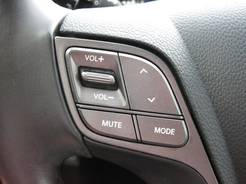 Used 2015 Hyundai Santa Fe GLS w/ Option Group 03 FWD image 16