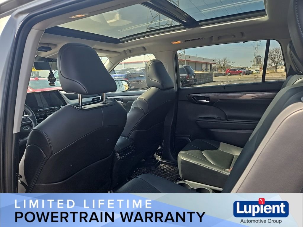 Used 2021 Toyota Highlander Platinum AWD/4WD image 13