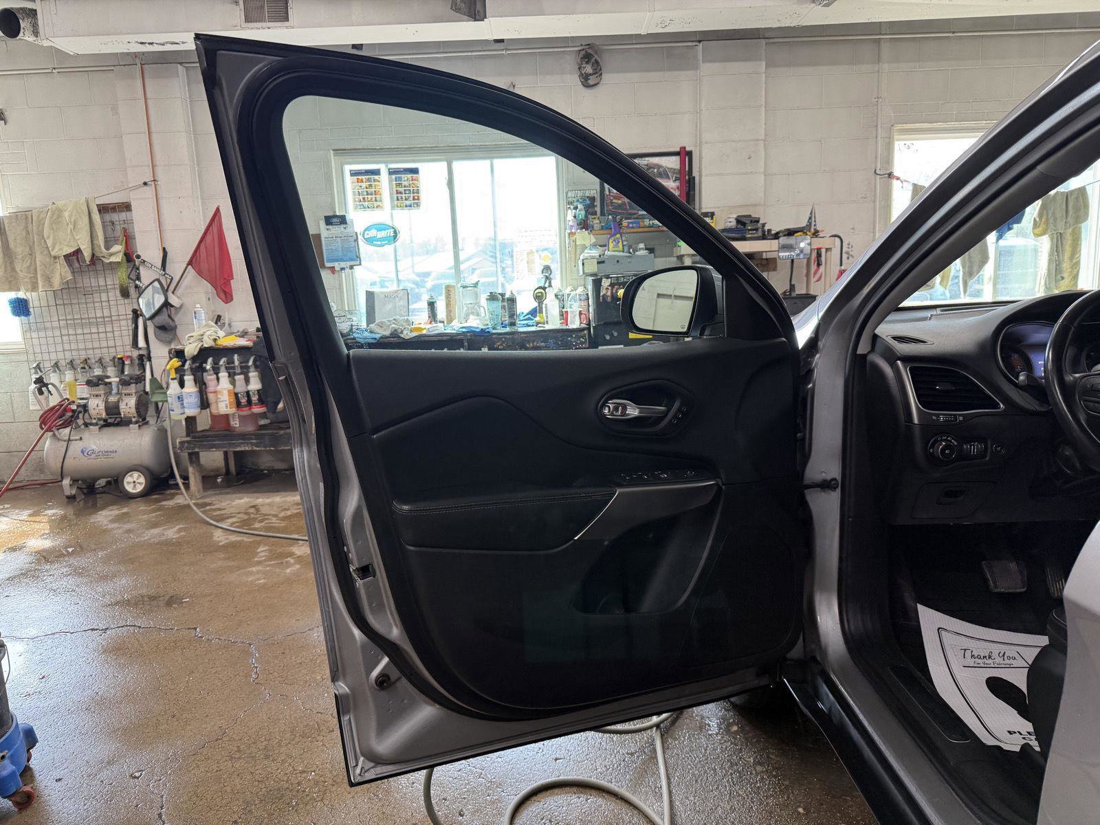 Used 2019 Jeep Cherokee Limited AWD/4WD image 12