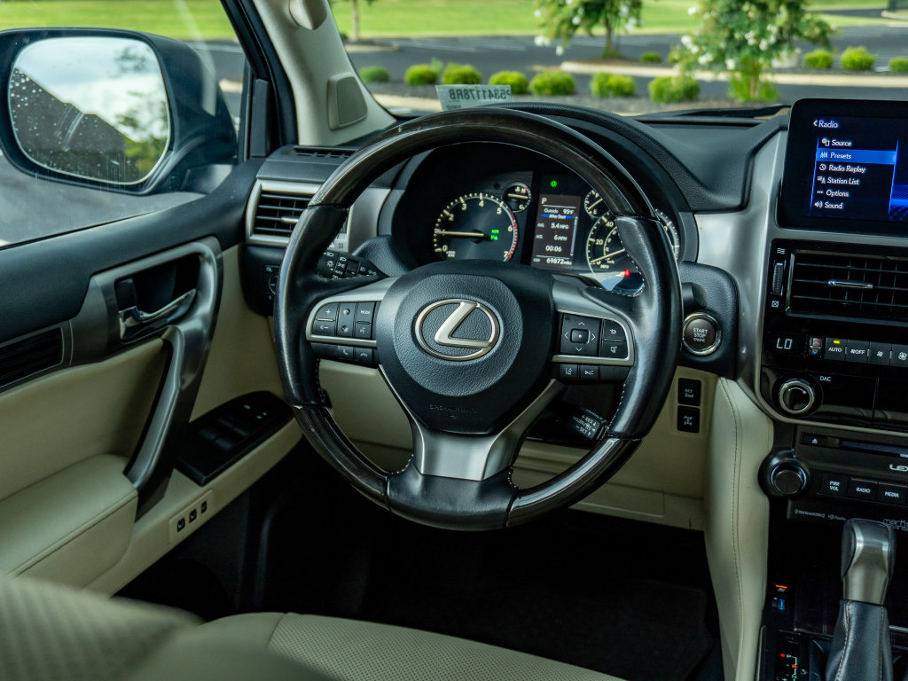 Used 2023 Lexus GX 460 Premium w/ Accessory Package AWD/4WD image 22