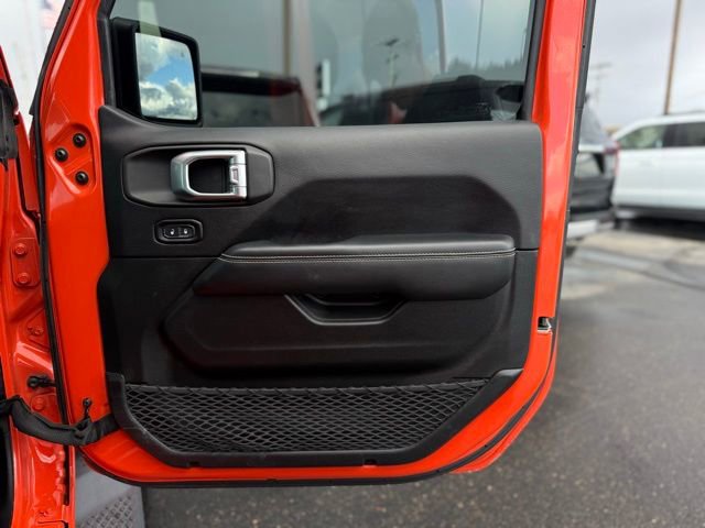 Used 2019 Jeep Wrangler Unlimited Sahara w/ Advanced Safety Group image 17