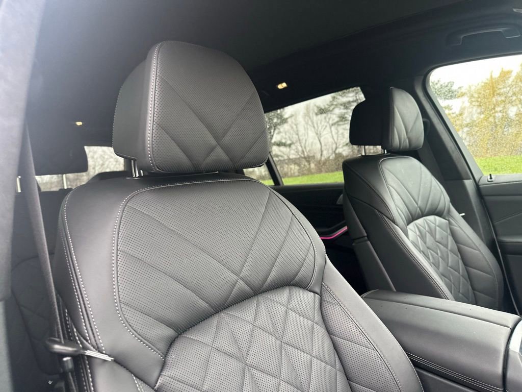 Certified 2025 BMW X7 xDrive40i w/ M Sport Package image 26