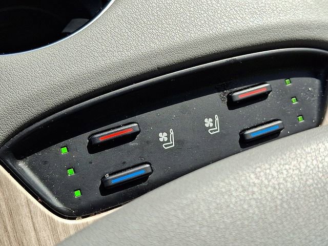 Used 2021 Toyota Venza XLE w/ Softex Package image 26