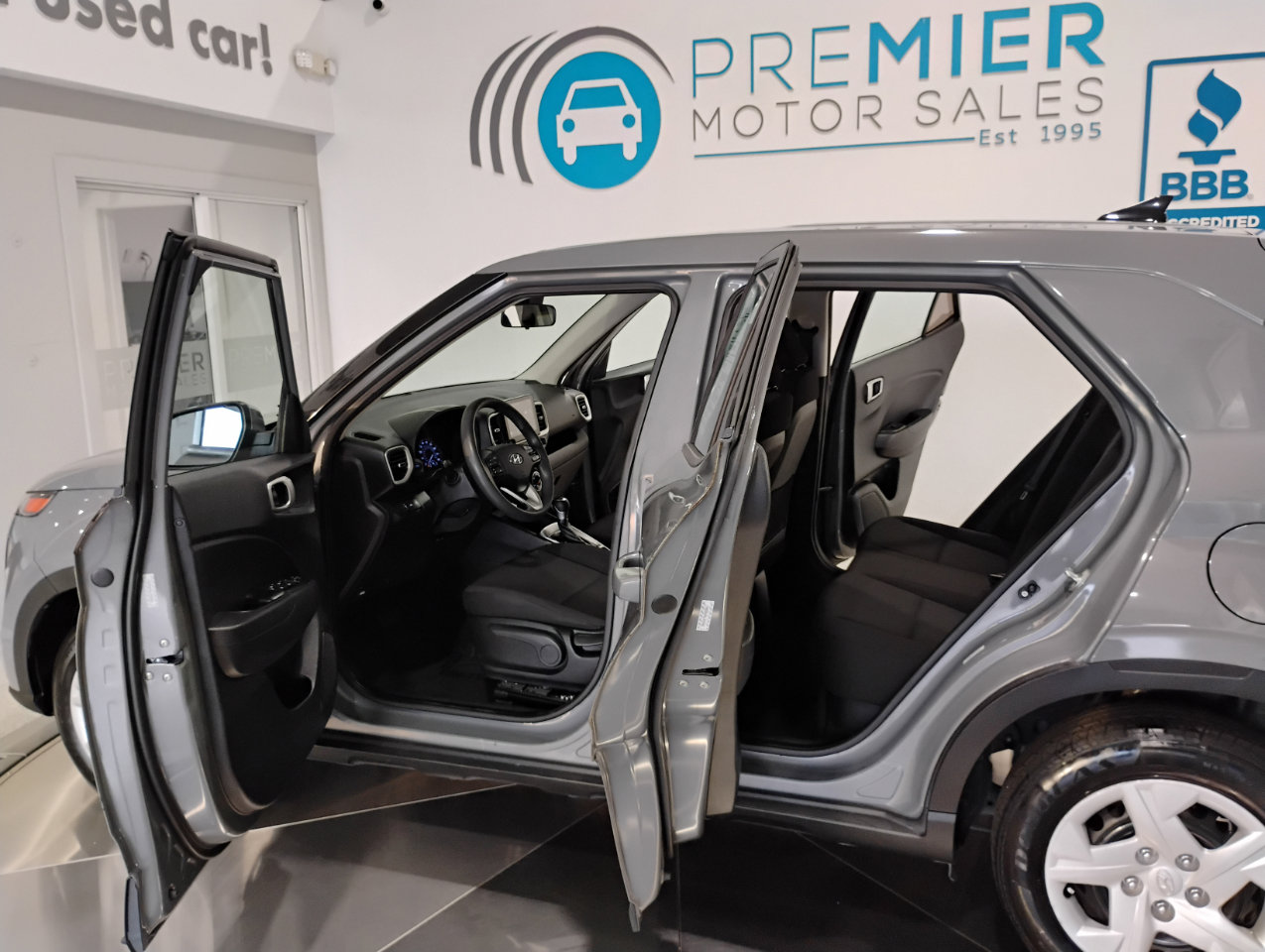 Used 2020 Hyundai Venue SE image 5