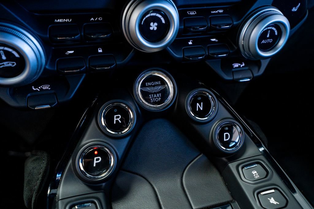 Used 2020 Aston Martin V8 Vantage Coupe image 50