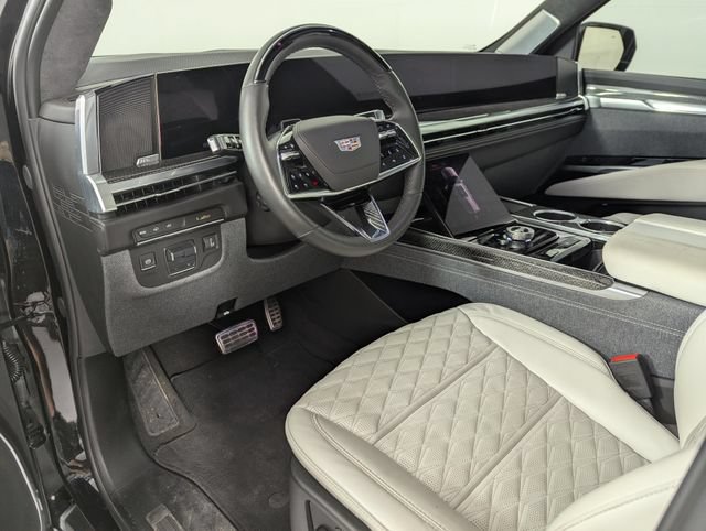Used 2025 Cadillac Escalade ESV V AWD/4WD image 11