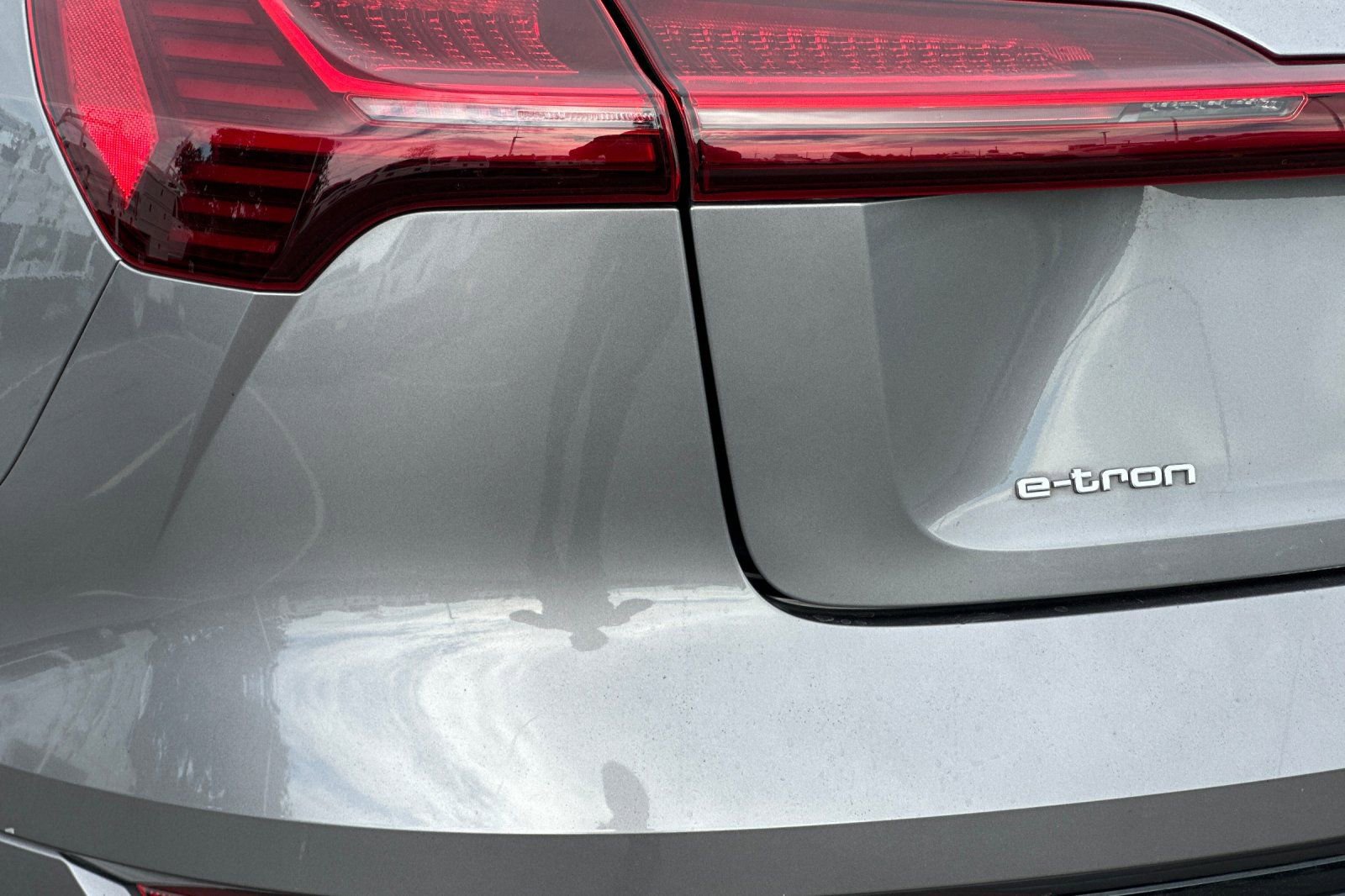 Used 2019 Audi e-tron Premium Plus w/ Cold Weather Package image 36