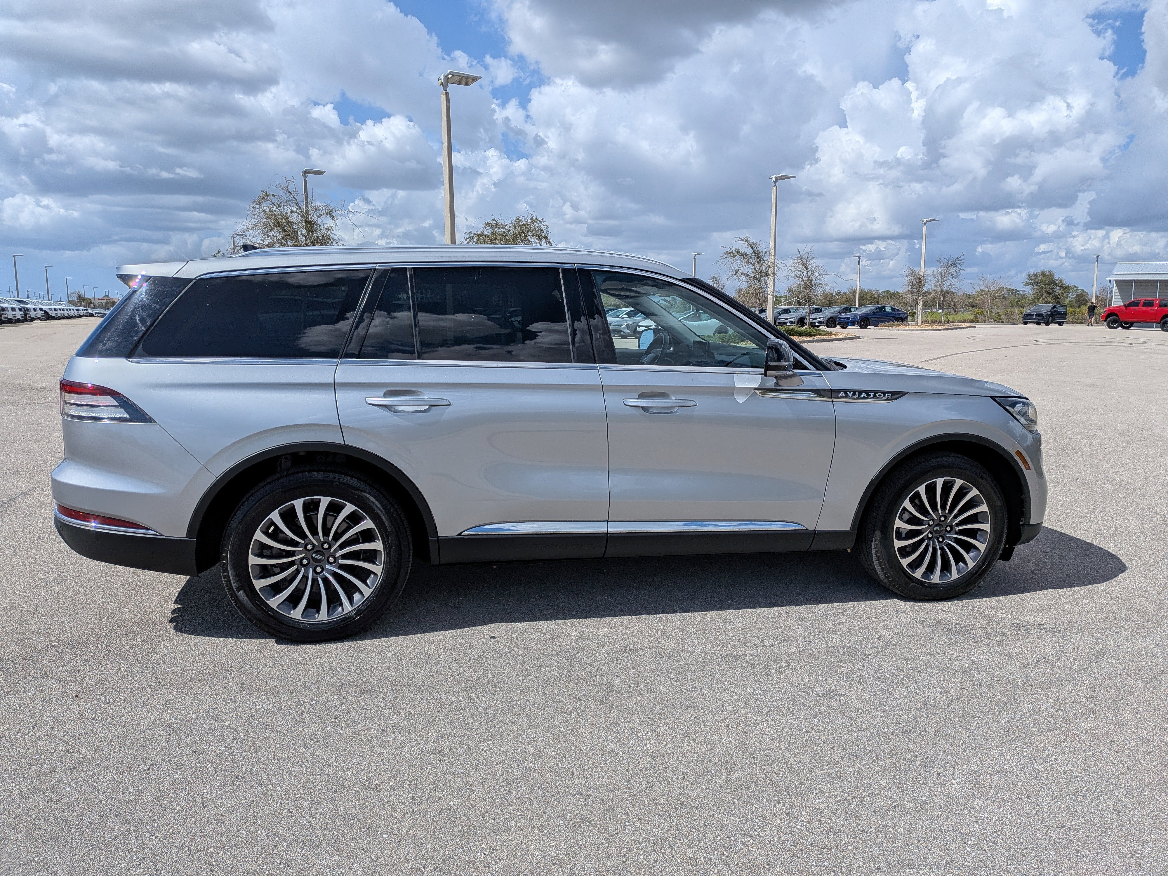 Used 2023 Lincoln Aviator Reserve image 4