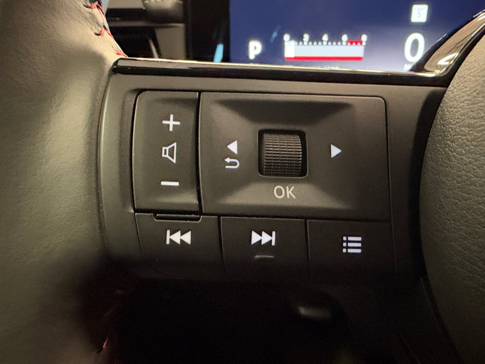 Used 2026 Nissan Kicks SR FWD image 18