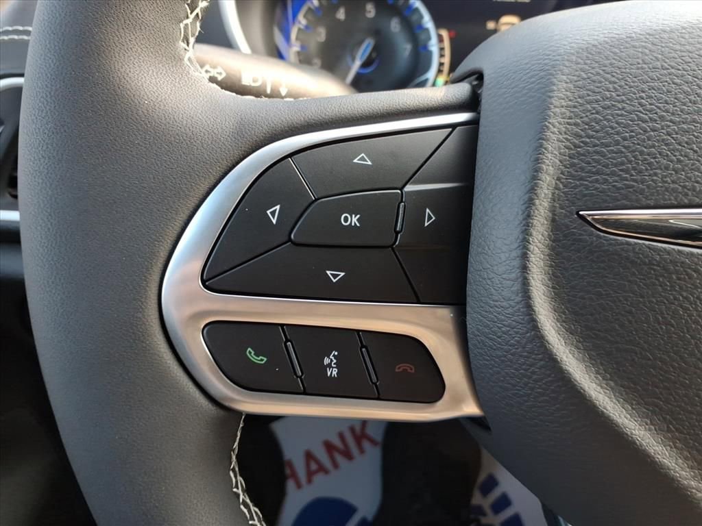 New 2026 Chrysler Pacifica Select image 18